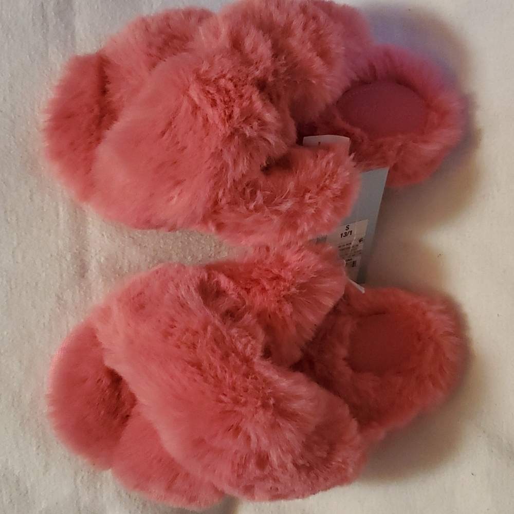 CAT AND JACK FUZZY SLIP ON SLIPPERS IN PINK size small and medium for kids